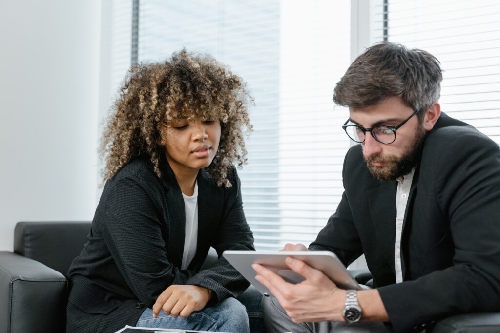 Financial Advisor giving pointers to beginning investor
